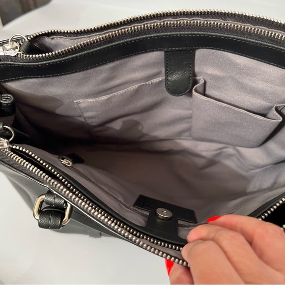 Coach Peyton Leather Jordan Double Zip Carryall Shoulder Bag Black F25669 - Picture 8 of 16